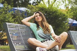 女人思考，女权主义，旅行，公园里的女人，小屋，女人，女孩，自然