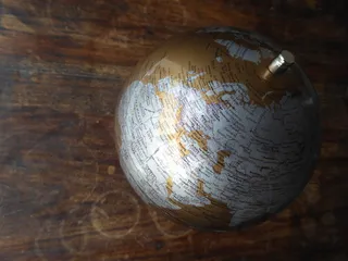 灰色，棕色，桌面地球仪，地板，世界，地图，欧洲，世界地图