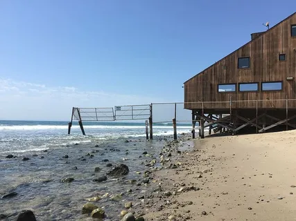 海滩、日光、空旷、房屋、岛屿、海洋、户外、岩石