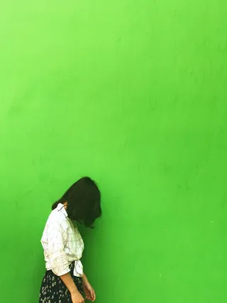 立体、轮廓、肖像、一个人、女性、绿色、复制空间、墙壁建筑特征