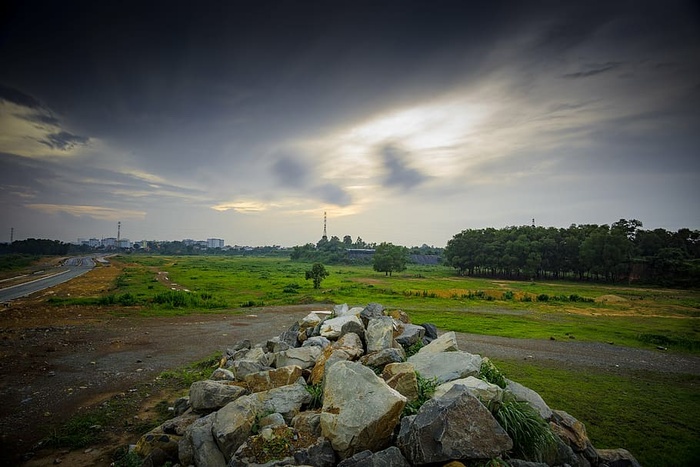 乌云、草地、风景、道路、岩石、树木、自然、日落