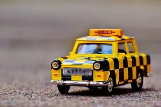 跟我来的马车，机场，跟我来，马车，机场，跟我来的马车，机场车辆，黄色，黑色