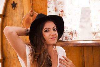 时尚、人、女人、帽子、脸、女性、头发、室内