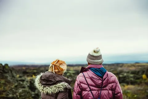 朋友们冬季徒步旅行照片 朋友们冬季徒步旅行照片