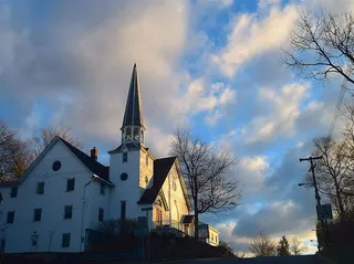 教堂、日出、光线、天空、建筑、建筑、宗教、城镇
