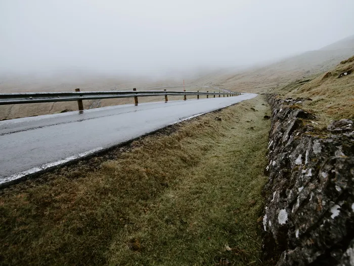 道路、护栏、道路、公路、柏油路、柏油路、土路、砾石
