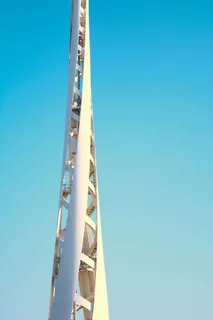 白色,塔楼,蓝色,天空,钢铁,摩天大楼,建筑,基础设施 白色,塔楼,蓝色,天空,钢铁,摩天大楼,建筑,基础设施