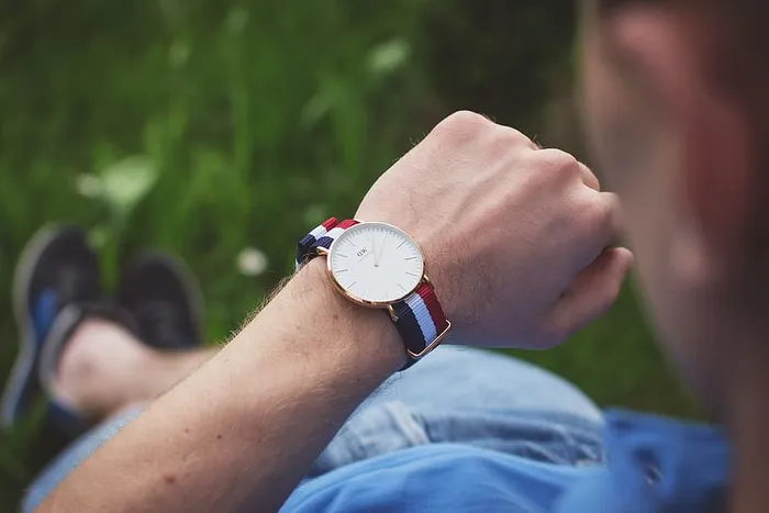 男，男，男，人，手，看，科技，手表