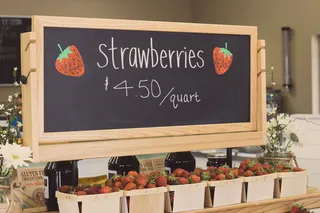 草莓串上方每个石英标牌4.50美元