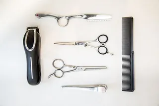 剪刀和剃须刀照片