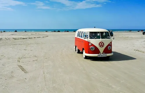 白色，红色，大众面包车，公路，白天，大众，t，灰色