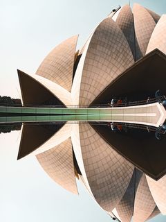 建筑物低角度摄影