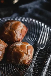 里面有奶油奶酪的甜面包