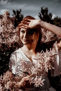 花开的女人照片 花开的女人照片