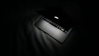 转身, 银色 macbook, 白, 纺织, 笔记本电脑, 苹果, macbook, 电脑