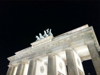 低角度摄影、白色、混凝土、纪念碑、米色、雕塑、建筑