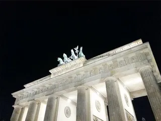 低角度摄影、白色、混凝土、纪念碑、米色、雕塑、建筑