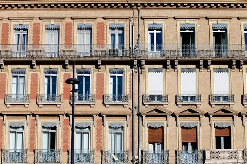 街道、窗户、图卢兹、弗朗索瓦·威尔第、生活、建筑外观、建筑、建筑结构 街道、窗户、图卢兹、弗朗索瓦·威尔第、生活、建筑外观、建筑、建筑结构