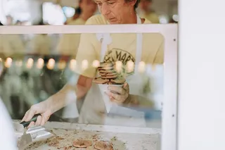 男人做饼干，饼干，面包房，女士，博克，窗户，烘焙，食物