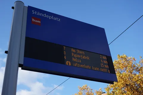 广告、记分牌、信息、信件、火车站、旅行、准时、忙碌