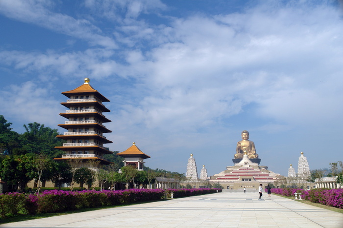 在*的维基项目中，佛光山和释迦牟尼建造了结构、建筑、天空、雕塑和建筑外观