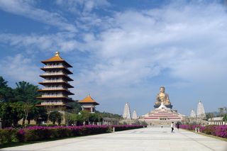 在*的维基项目中，佛光山和释迦牟尼建造了结构、建筑、天空、雕塑和建筑外观