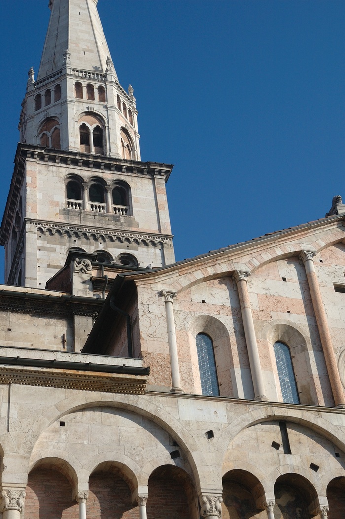 摩德纳大教堂（duomo di modena）、大教堂（duomo）、摩德纳大教堂（cathedral）、吉兰迪纳大教堂（ghirlandina）、意大利罗马诺大教堂（romano）、建筑外观