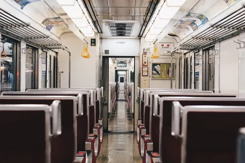 列车内部,空车内部,列车,车厢,座椅,门口,日航,运输 列车内部,空车内部,列车,车厢,座椅,门口,日航,运输