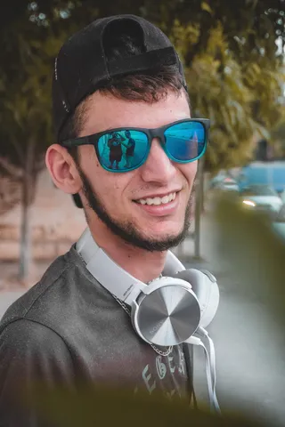 阿尔及利亚，khemis miliana，微笑，眼镜，户外，户外，微笑，大笑