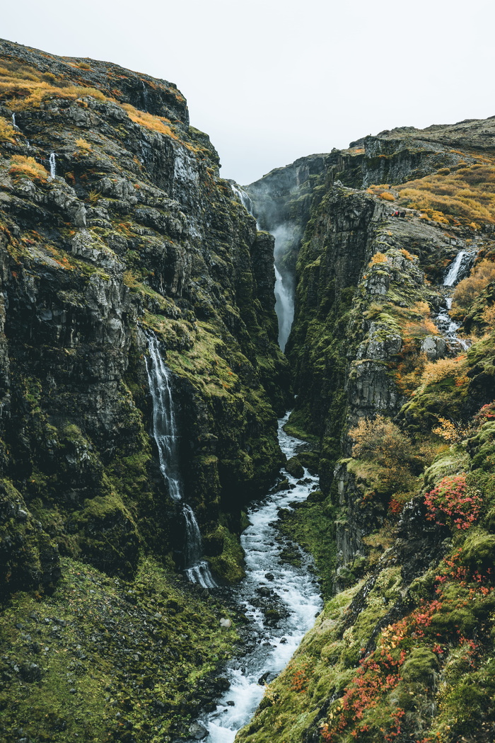 山中河流