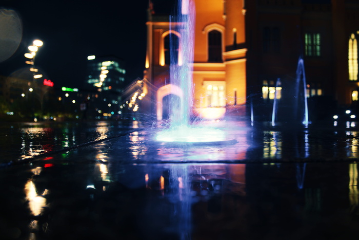 夜间照明喷泉
