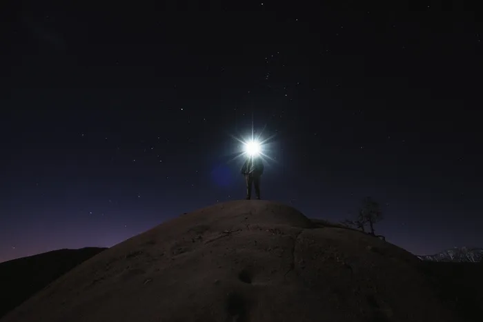 人、山、白、亮、光、夜间、自然、景观