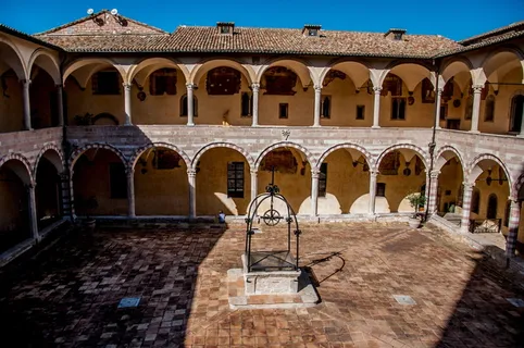 阿西西，翁布里亚，回廊，长方形会堂，建筑，建筑结构，建筑外观，拱门