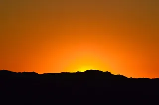 轮廓、橙色、自然之美、天空、风景-自然、山脉、宁静、日落