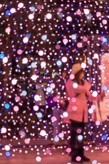 光明，*，台北，西門町, 闪光、人、人、纸