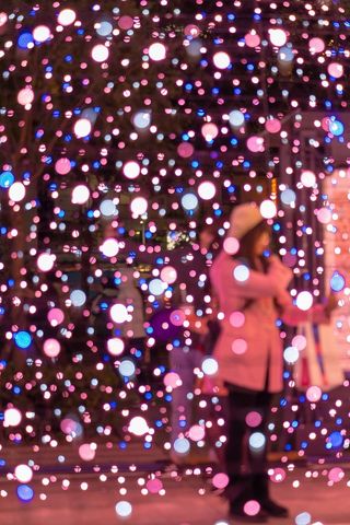 光明，*，台北，西門町, 闪光、人、人、纸