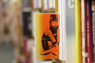 贴标书的聚焦摄影