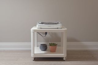 机器、花卉、花瓶、桌子、家具、货架、电子产品、角落