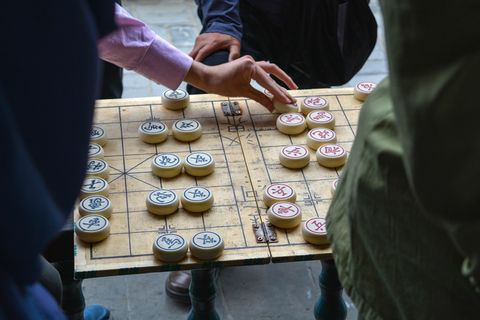 玩棋盘游戏的人