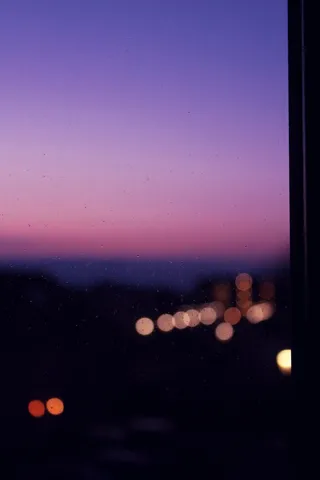 #raindrops，#bokeh，#rain，#sunset，#shadow，#shadows，#lights，#purple