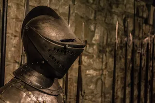 采购产品灰色金属盔甲，盔甲，衣服，衣服，头盔，人，人，链式邮件