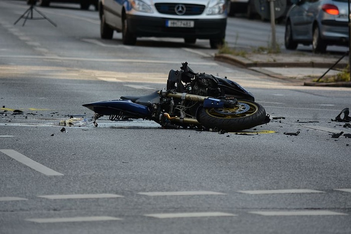 黑色、蓝色、摩托车碰撞、道路、摩托车、事故、交通、死亡