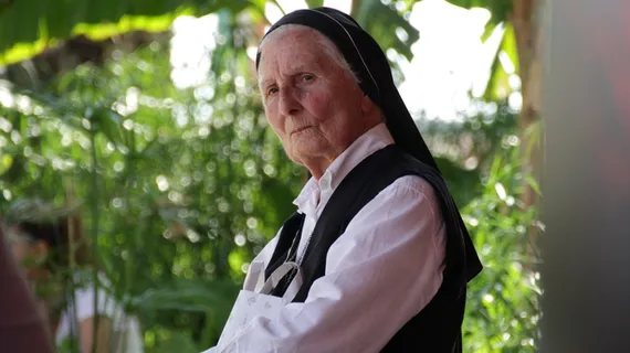 奶奶，老年人，老年人，老年妇女，肖像，老年人，第三年龄，妇女