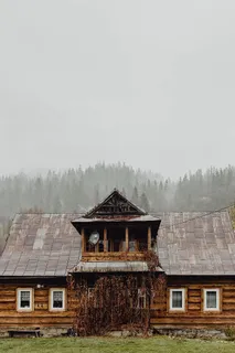 秋天山上的旧木屋 秋天山上的旧木屋