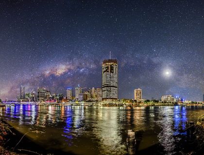 夜间城市天际线