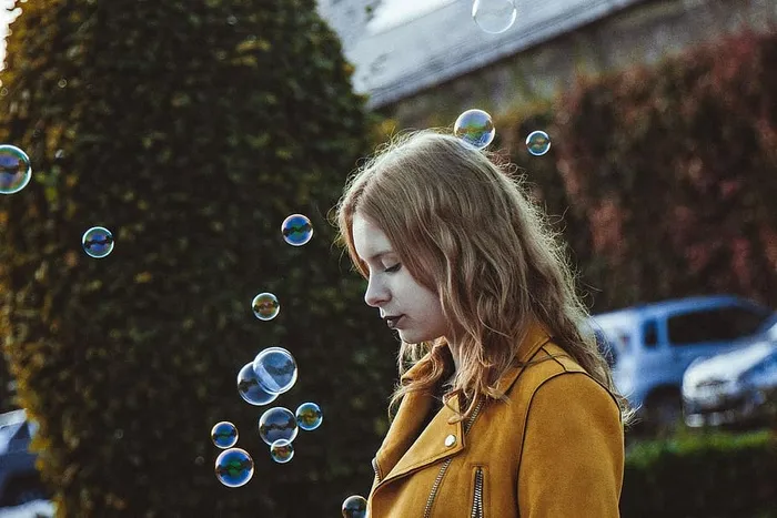 泡泡女人的选择性聚焦摄影