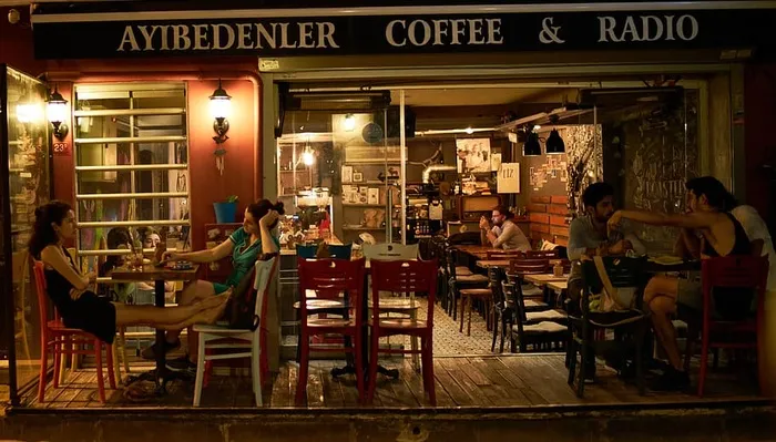 beşiktaş，土耳其，伊斯坦布尔，ayıbedenler caffe，2018年，夏季，caffee，人群