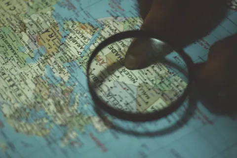 地图、放大镜、方向、导航、地球仪、旅行、旅行、菜鸟图库