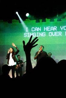 人，人，灯光，乐器，吉他，休闲活动，人群，音乐会