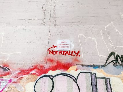 白色打印纸、涂鸦、艺术、绘画、壁画、墙、街道艺术、标志